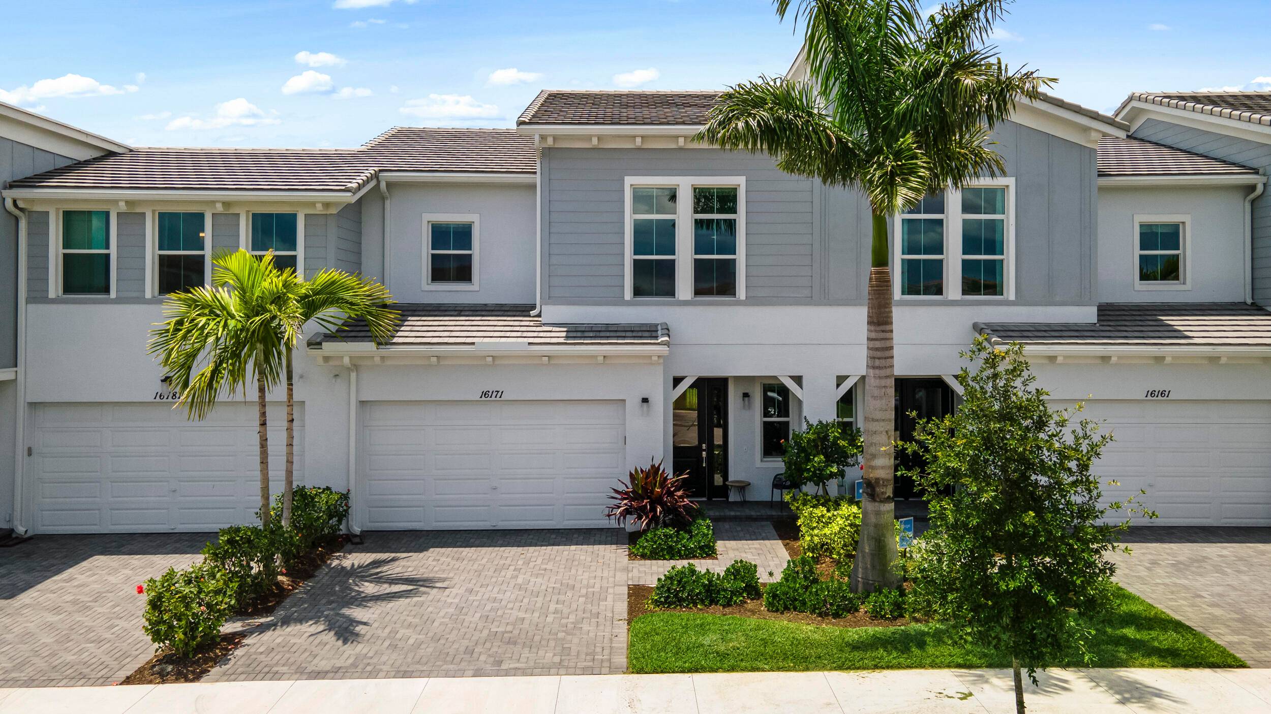Welcome to luxury living in the vibrant community of Westlake, FL !