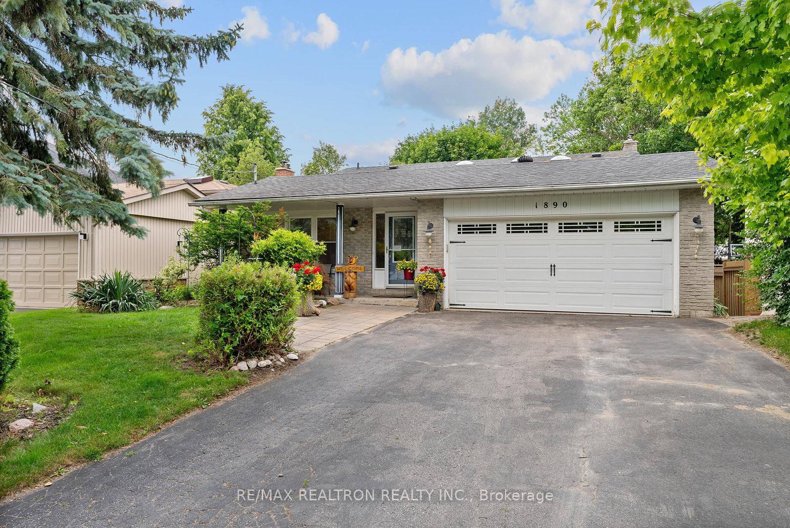 1. Location one of the most prestigious streets in Pickering, with many multi million dollar residences, highest sale this year of over 4 Million ; 2.