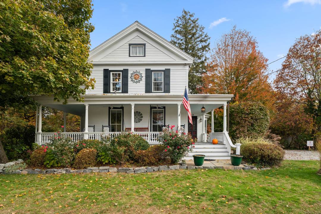 Experience the timeless beauty of New England living !