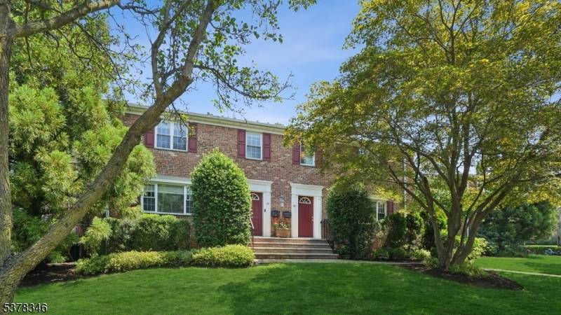 Beautifully updated corner Townhouse style condo offers privacy, natural light, and just 1 4 mile to downtown Summit or 1 2 to NYC trains.
