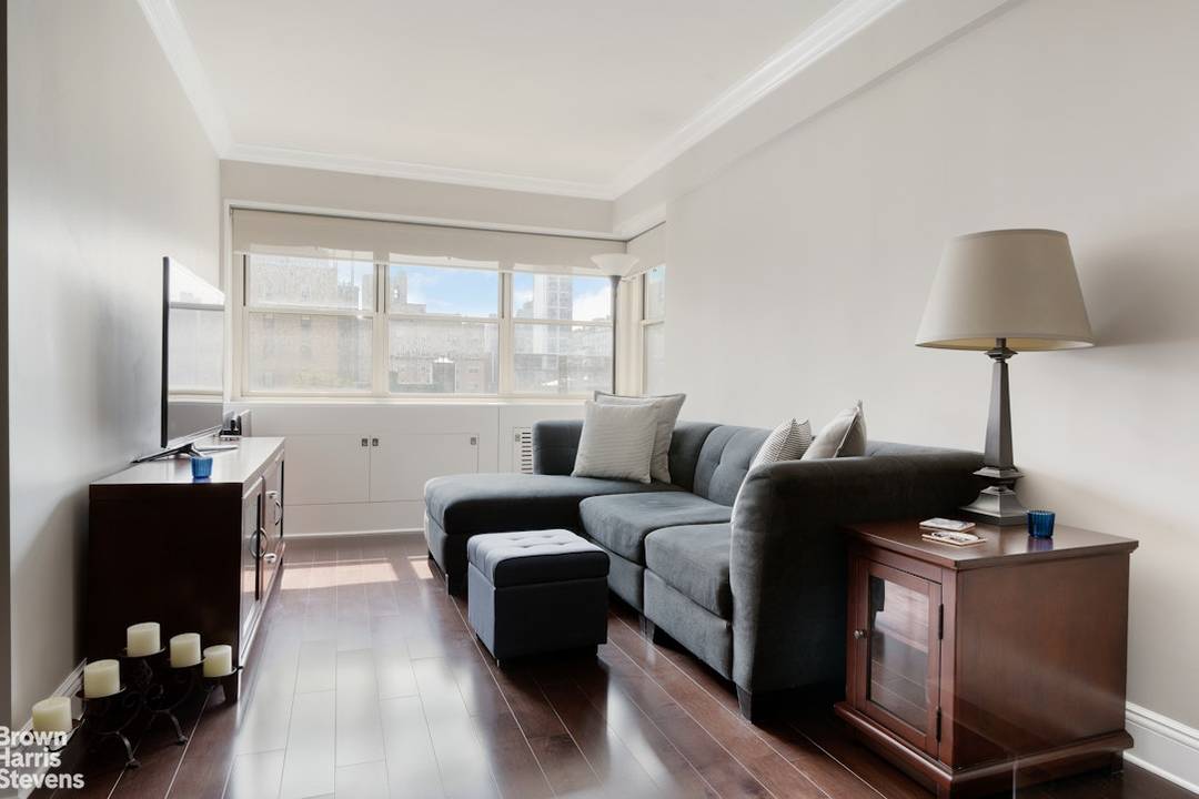 Bright, quiet, and perfectly located in the heart of Murray Hill Residence 8H at 35 Park Avenue is a masterclass in classic comfort in a full service co op setting.