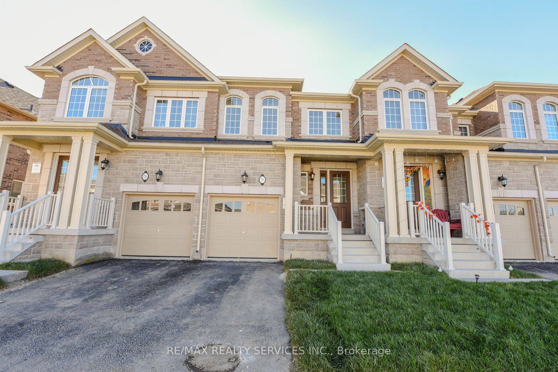 This Spacious Rosehaven Brand New Freehold Immaculate 3 Bedroom, 2.