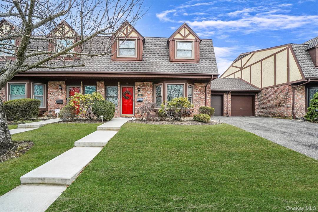 Welcome to Quail Run, a gated community offering resort style amenities in a prime Deer Park location !