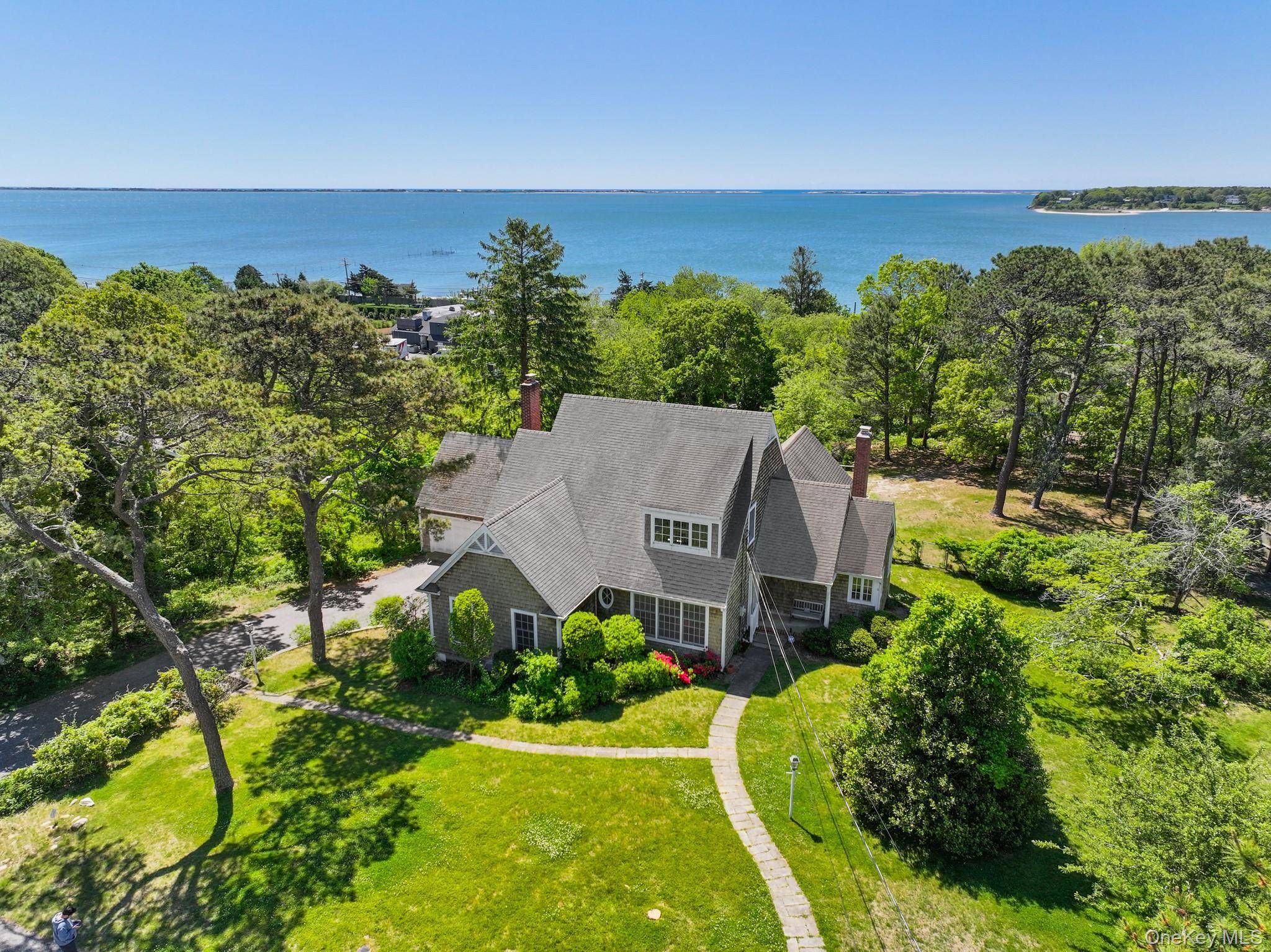 . 85 AC Hilltop Sanctuary, Pool, Bay Views and Private Beach Access !