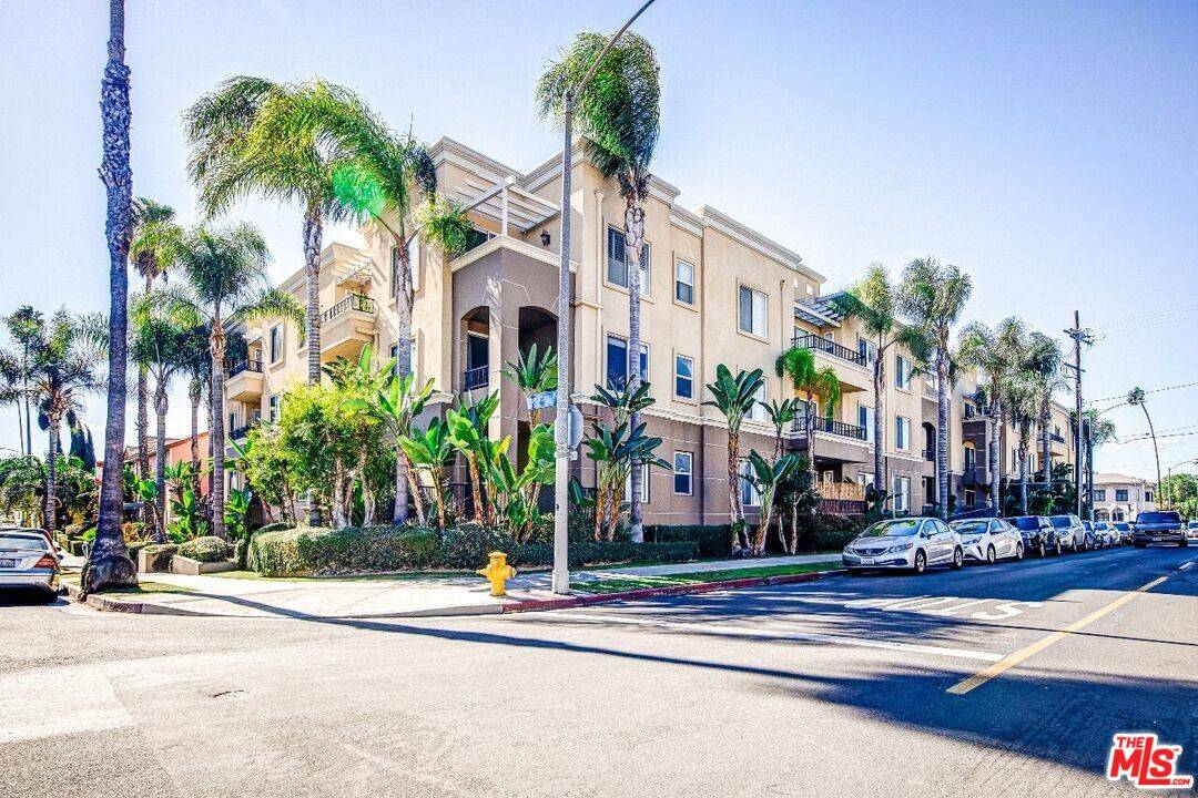 4568 W 1st St 2BR Mid Wilshire La