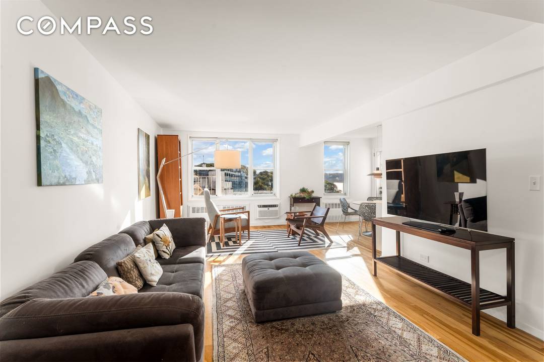 Sitting at the junction where the Harlem River meets the Hudson, this south and west facing Spuyten Duyvil home is sunlit with wonderful river views thoughout.