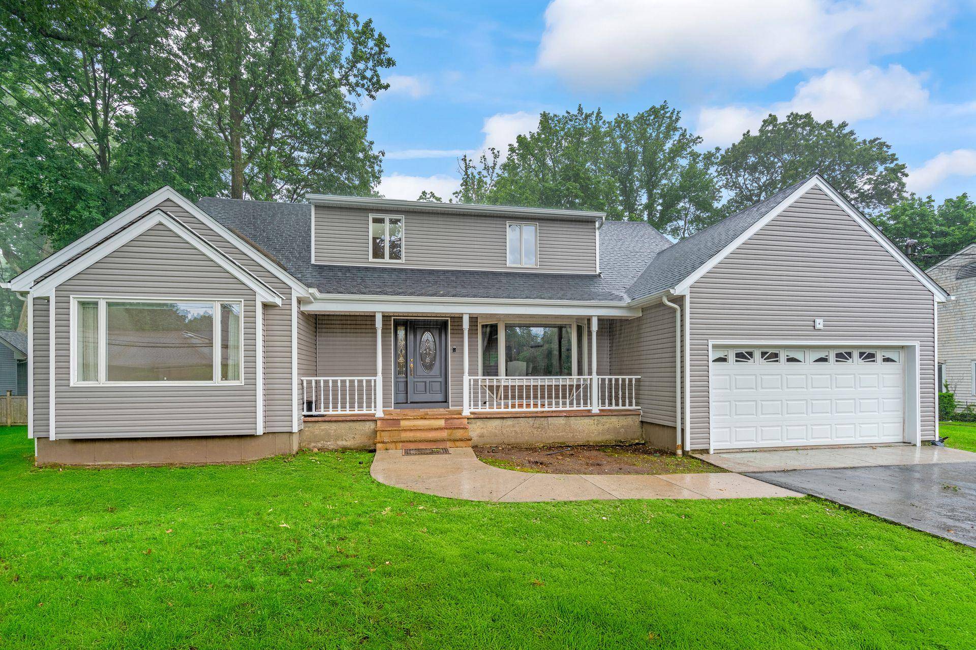 Don t miss this exceptional opportunity to own a beautifully renovated 5 bedroom home nestled in a quiet Glen Cove neighborhood, right on the border of Locust Valley.