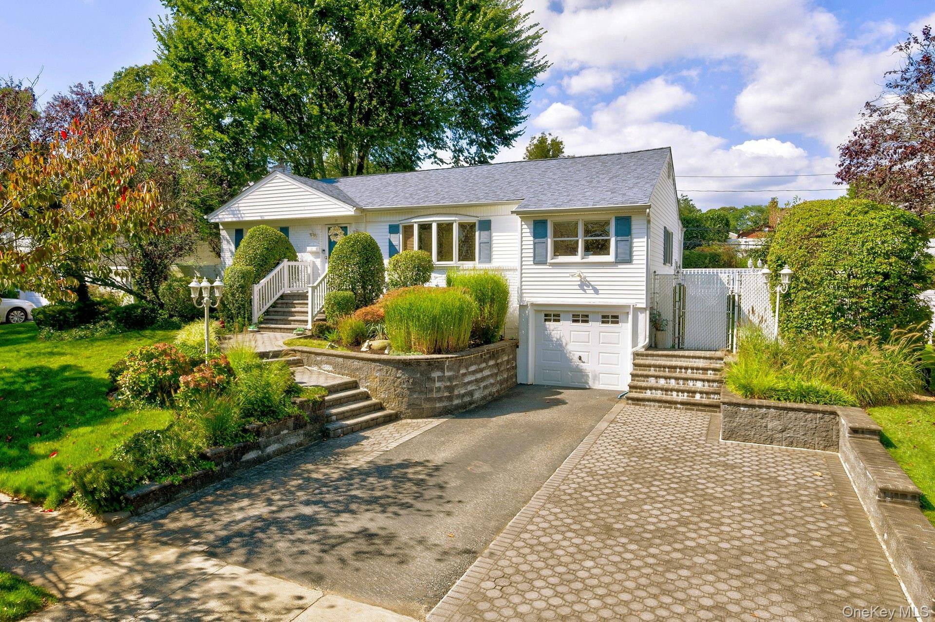 Welcome to 17 Hill Road Lenox Hills Farmingdale.