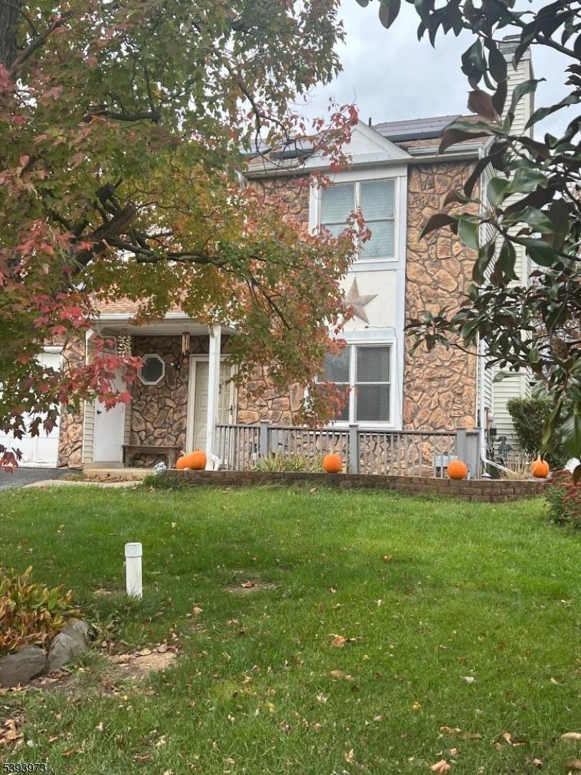 Looking for a cozy and well maintained home ?