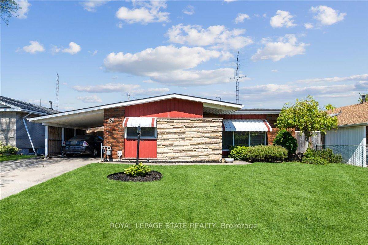 Welcome to this charming and well maintained detached 4 level, 4 bedroom, 1.