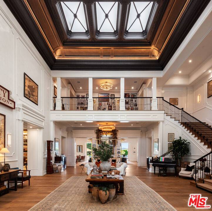2571   Wallingford Dr 12BR Beverly Hills Post Office | B.H.P.O. La