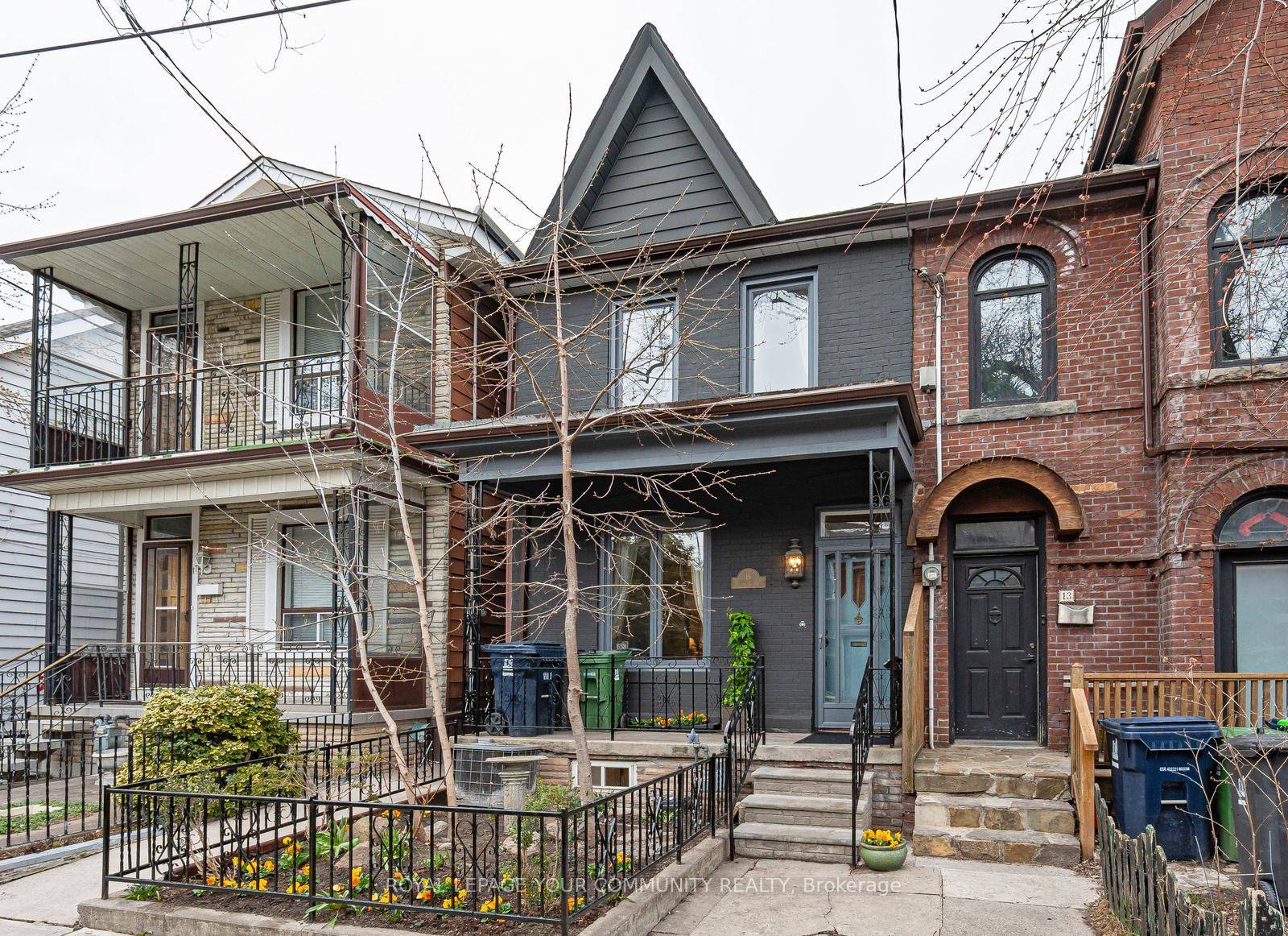 Fabulous, spacious Victorian Semi Detached home with 3 Bedrooms, 2 Bathrooms in the Hip amp ; Trendy Queen West, Trinity Bellwoods area !