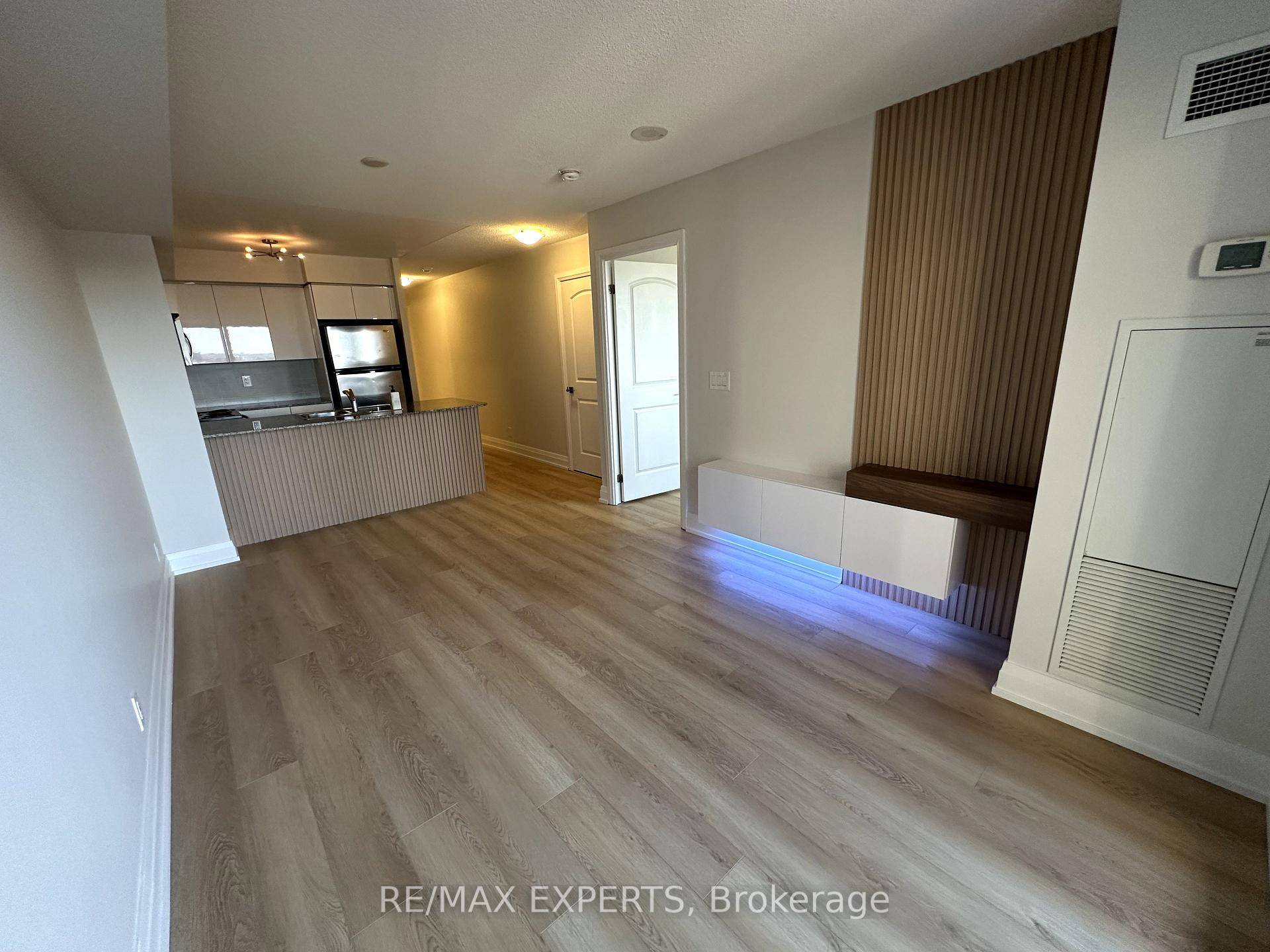 One of the best layout units at Metro Place Condos, this clean and spacious 588 sq.
