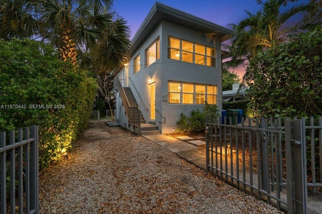 Located in Miami s rapidly evolving Upper Eastside corridor, legal upper lower duplex presents a compelling opportunity for investors seeking stable rental income with future upside.
