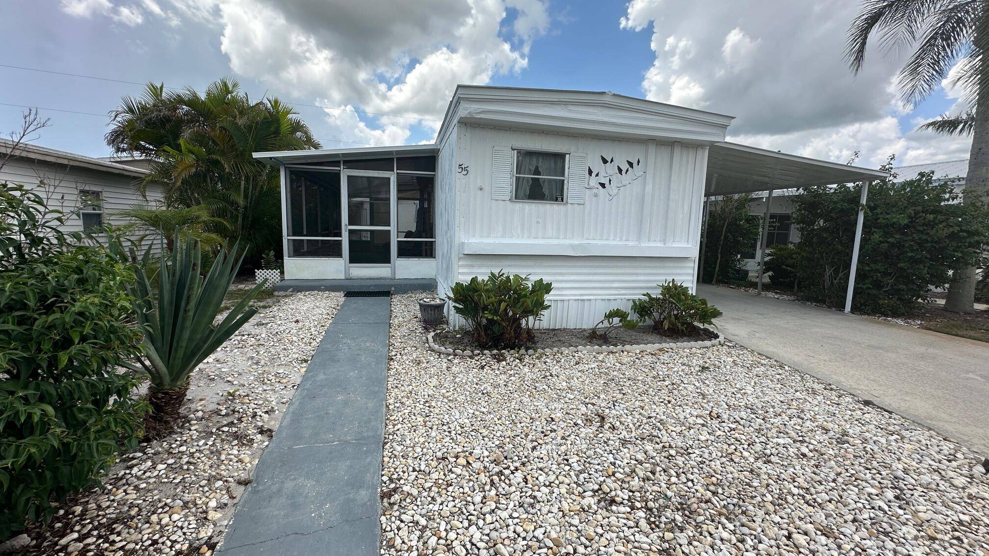 AFFORDABLE LIVING IN PARADISE !