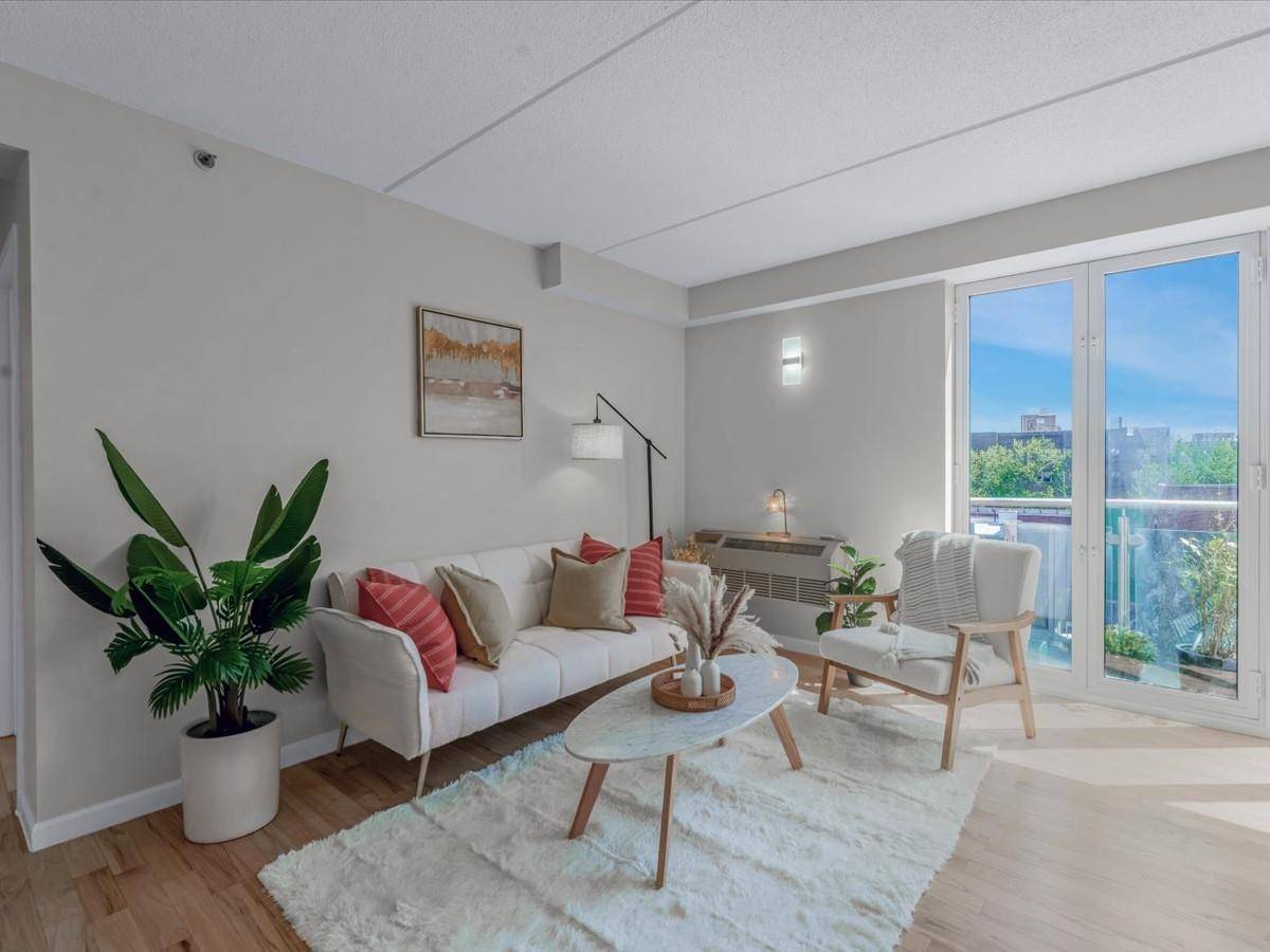 This bright and inviting 2 bedroom, 2 bathroom condo offers a comfortable living space in the heart of Jamaica, Queens.