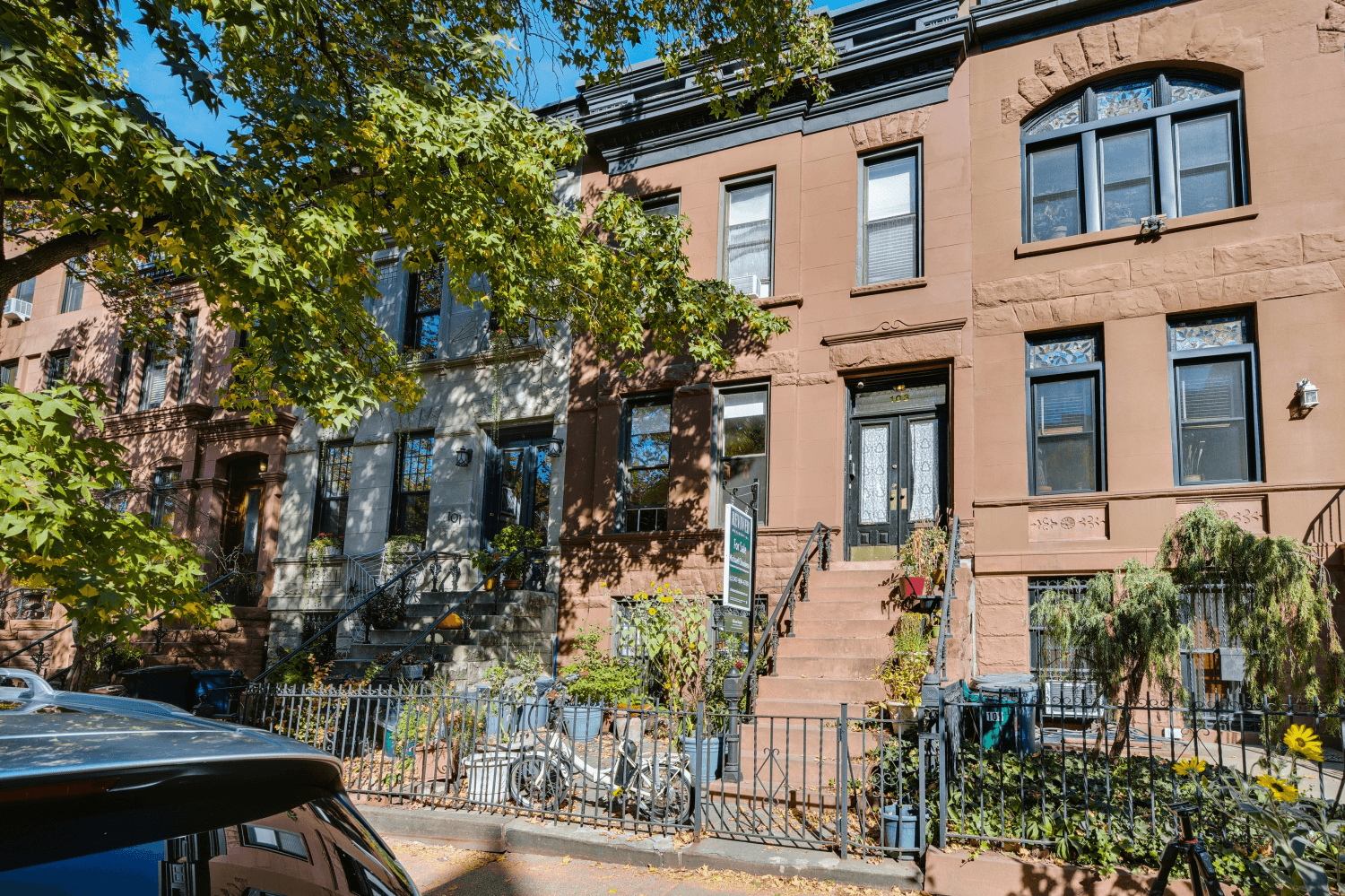 Charming Brownstone Townhouse for Sale in North Park Slope !