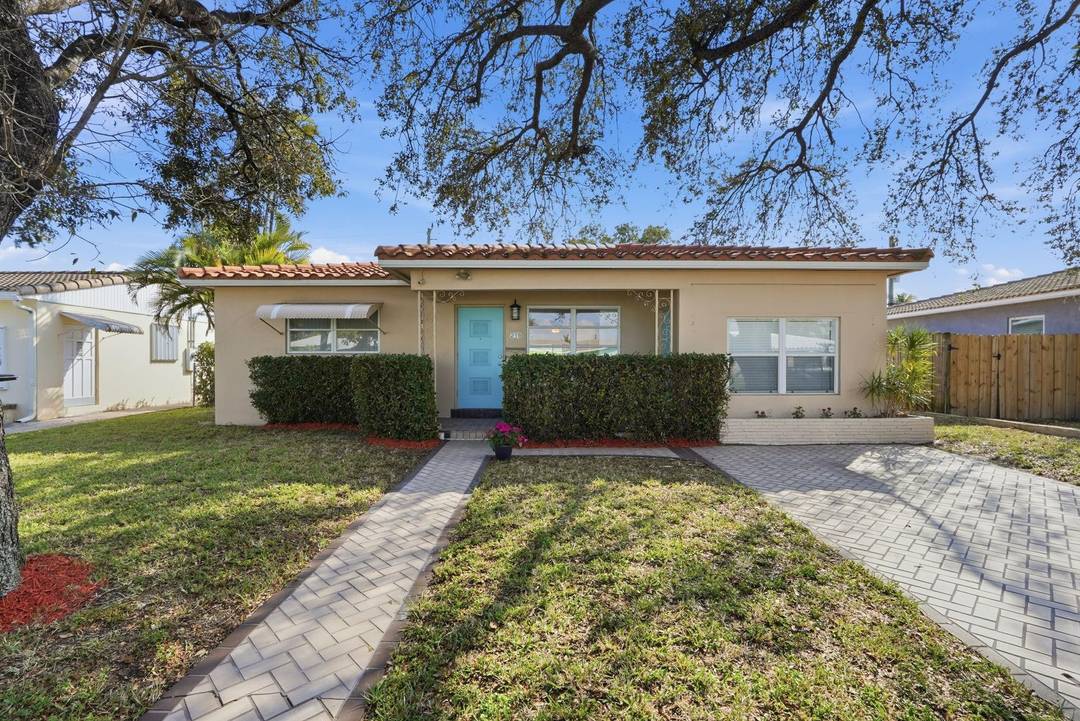 Beautiful 4BR 3BA home in a quiet Dania Beach neighborhood !