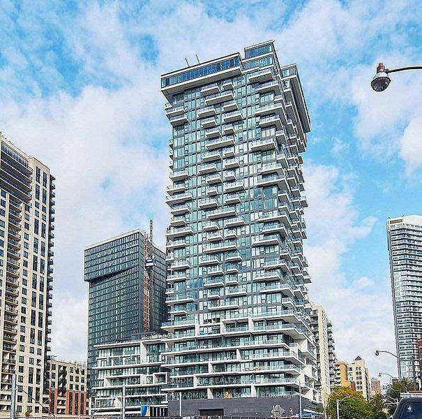 Absolutely Stunning and Bright Corner Unit, Great Views Of The City !