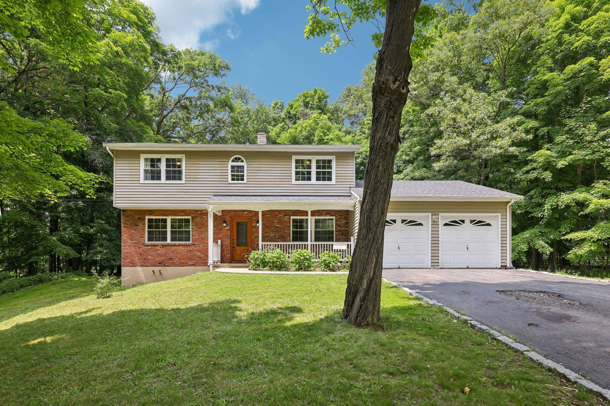 Welcome to this charming Colonial set in the desirable Trout Brook ll subdivision of Monroe.