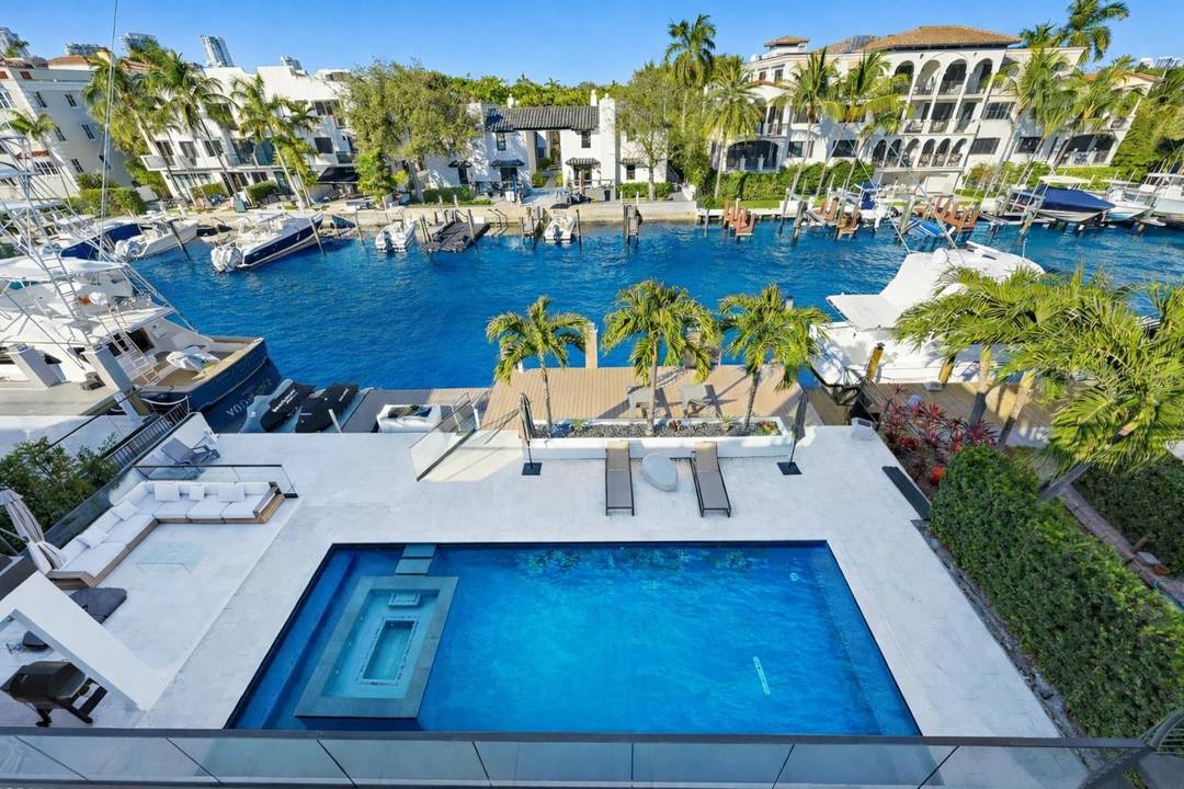 Gorgeous contemporary waterfront residence built in 2021 in the desirable Lauderdale Harbors community.