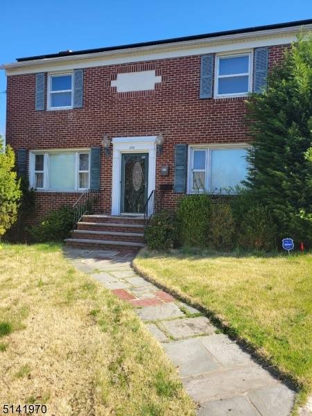 Prime multifamily development opportunity in the City of Orange.