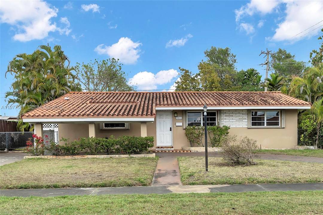 Great opportunity to own a well located single family home in the highly desirable Coral Park area !