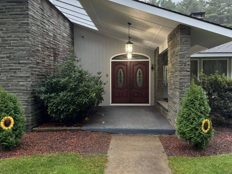 Price Improvement ! Discover the perfect blend of contemporary living and expansive rural charm in this stunning 6 bedroom, 3.