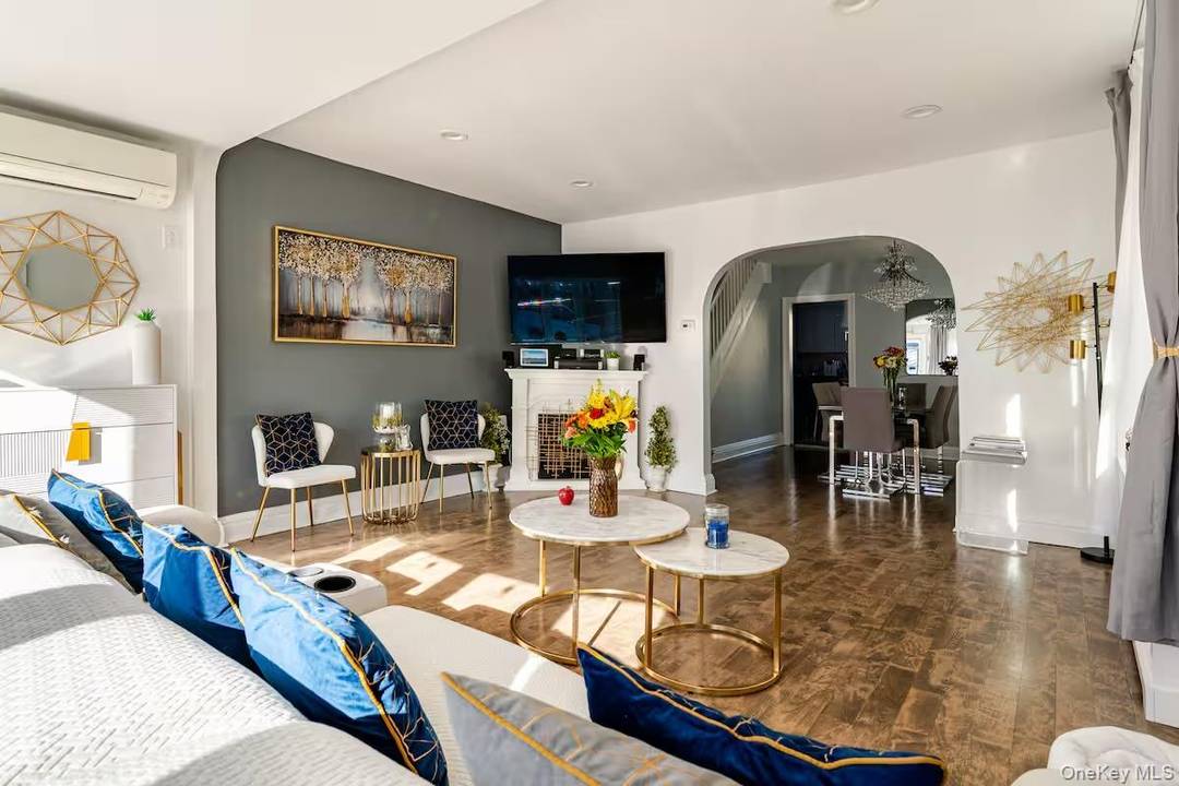 Pristine, detached single tamily home that perfectly blends luxury, comfort, and convenience.