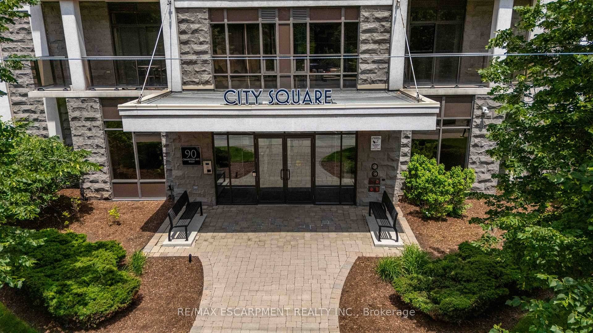Discover the perfect blend of comfort and convenience in this beautifully updated 1 bedroom condo at 90 Charlton Ave W, Unit 409.