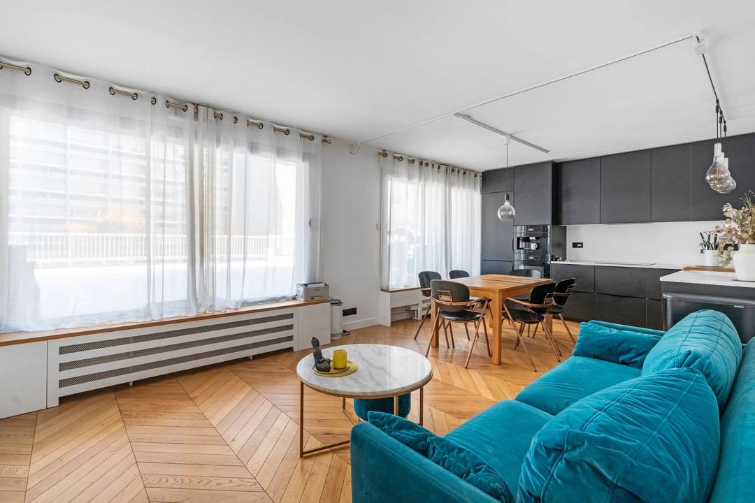 4 rooms with terrace - Paris XVth