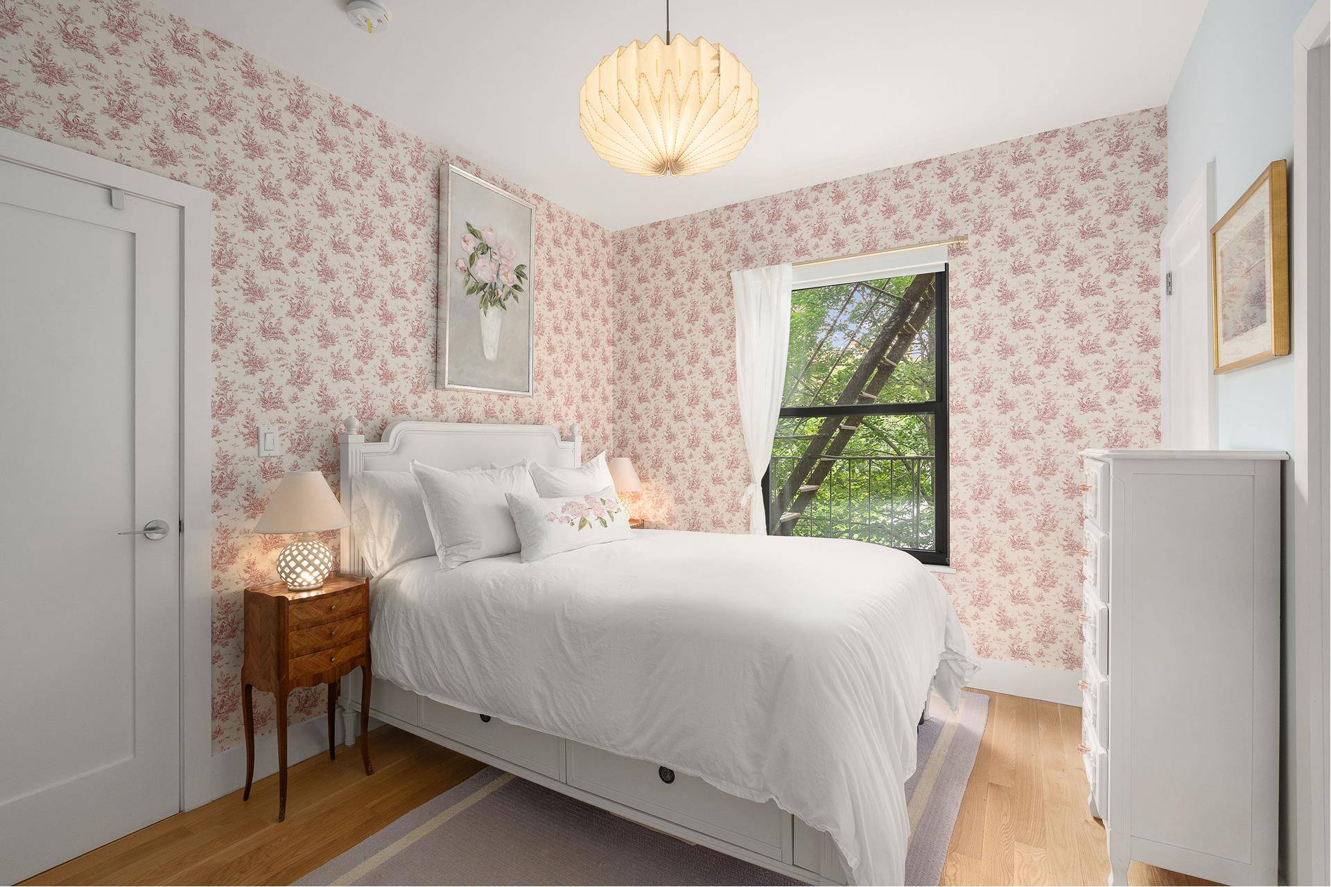 Charming 1 Bedroom with Park Views in the Heart of the West Village Welcome to your serene retreat in one of Manhattan's most sought after neighborhoods.