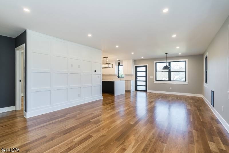 76 Burnet Road is the rental you've been waiting for !