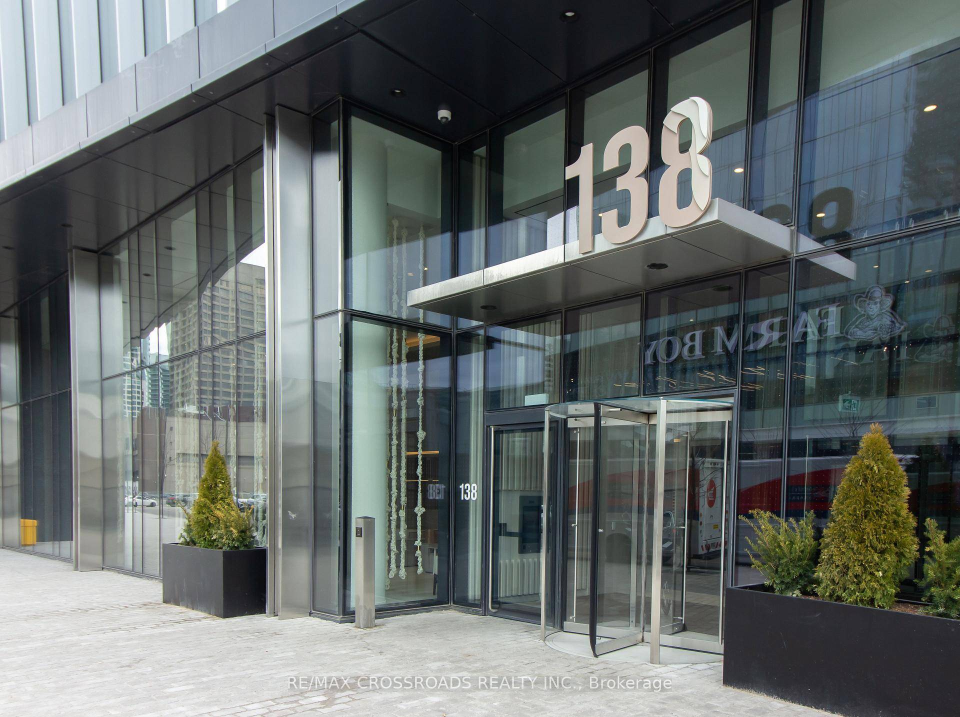 Welcome to the prestigious Sugar Wharf Residences by Menkes !