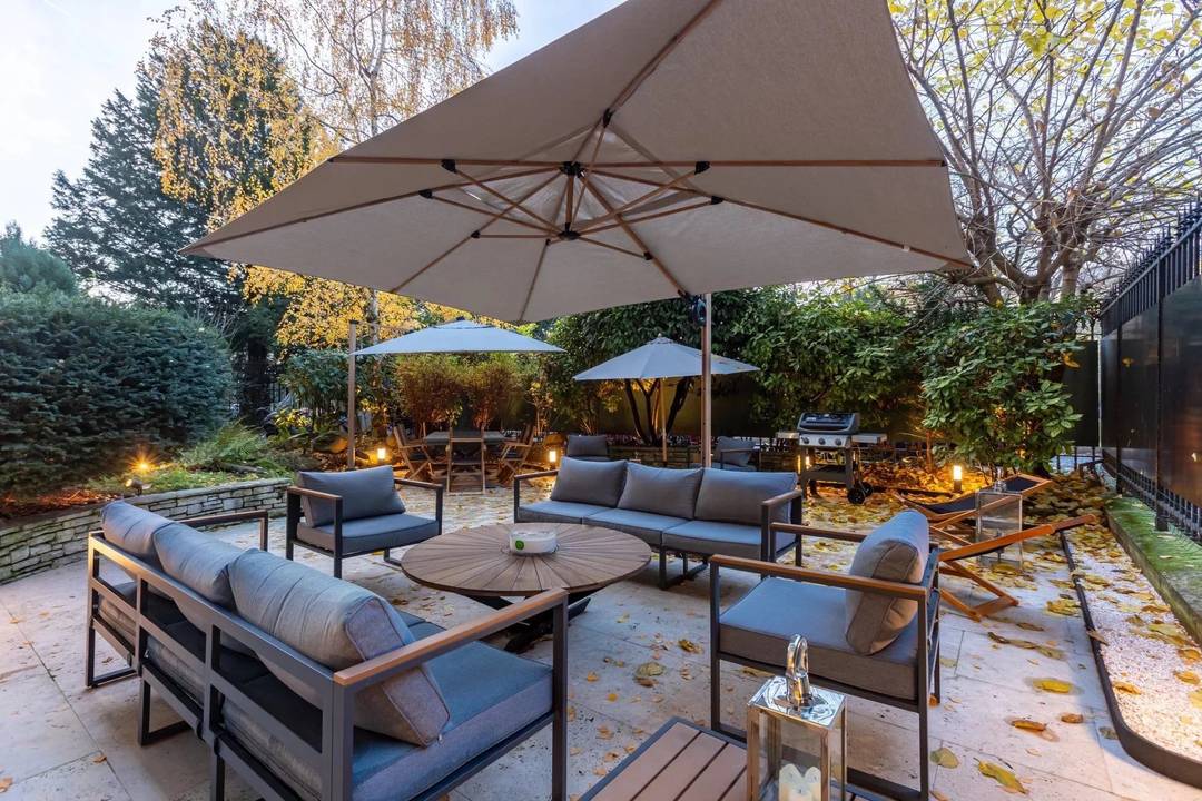 Luxurious 4-Bedroom Apartment in Paris 16th Arrondissement