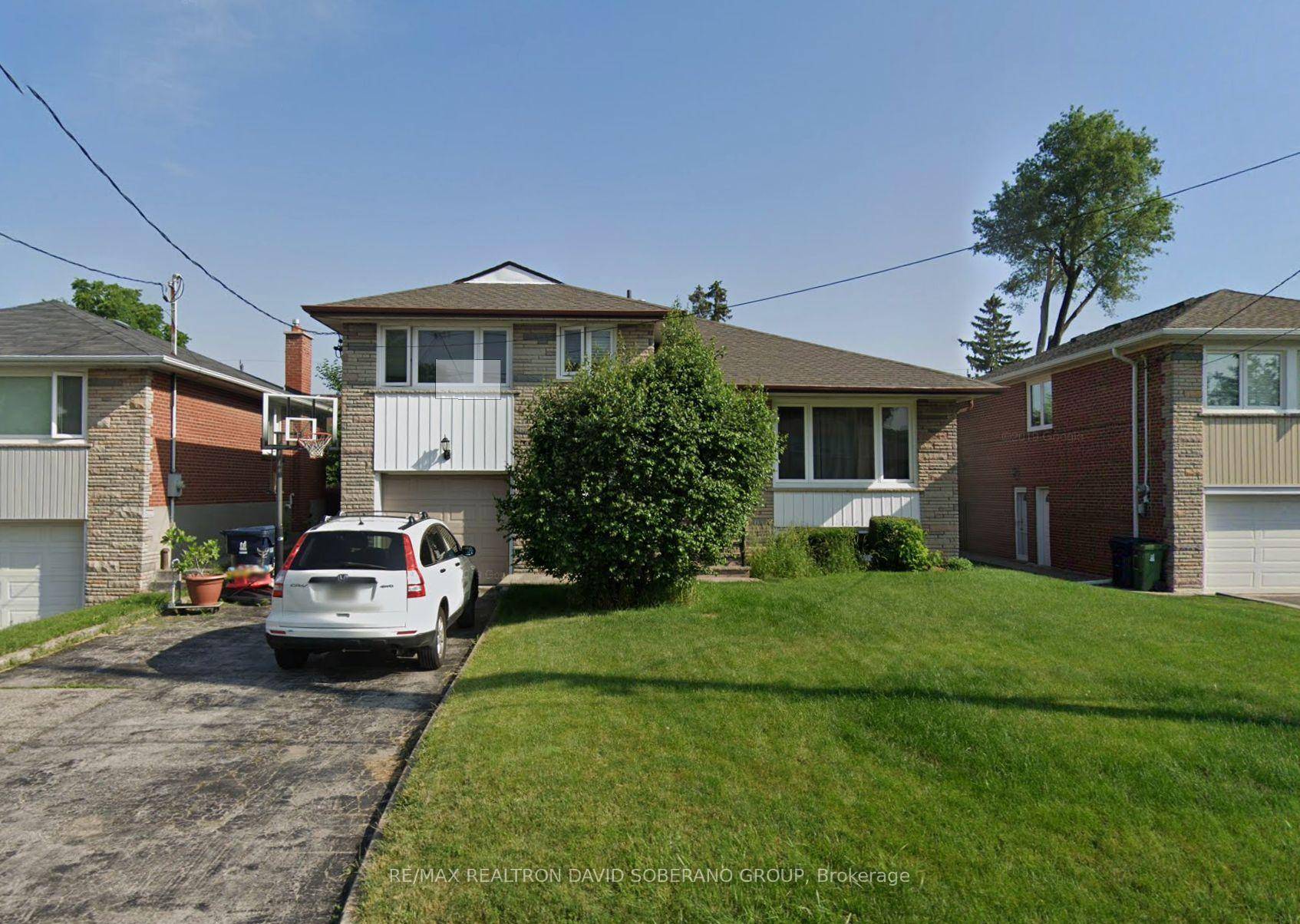 This lovely basement apartment offers 3 nicely sized bedrooms and 1 bathroom, perfect for either a family, students, or professionals.