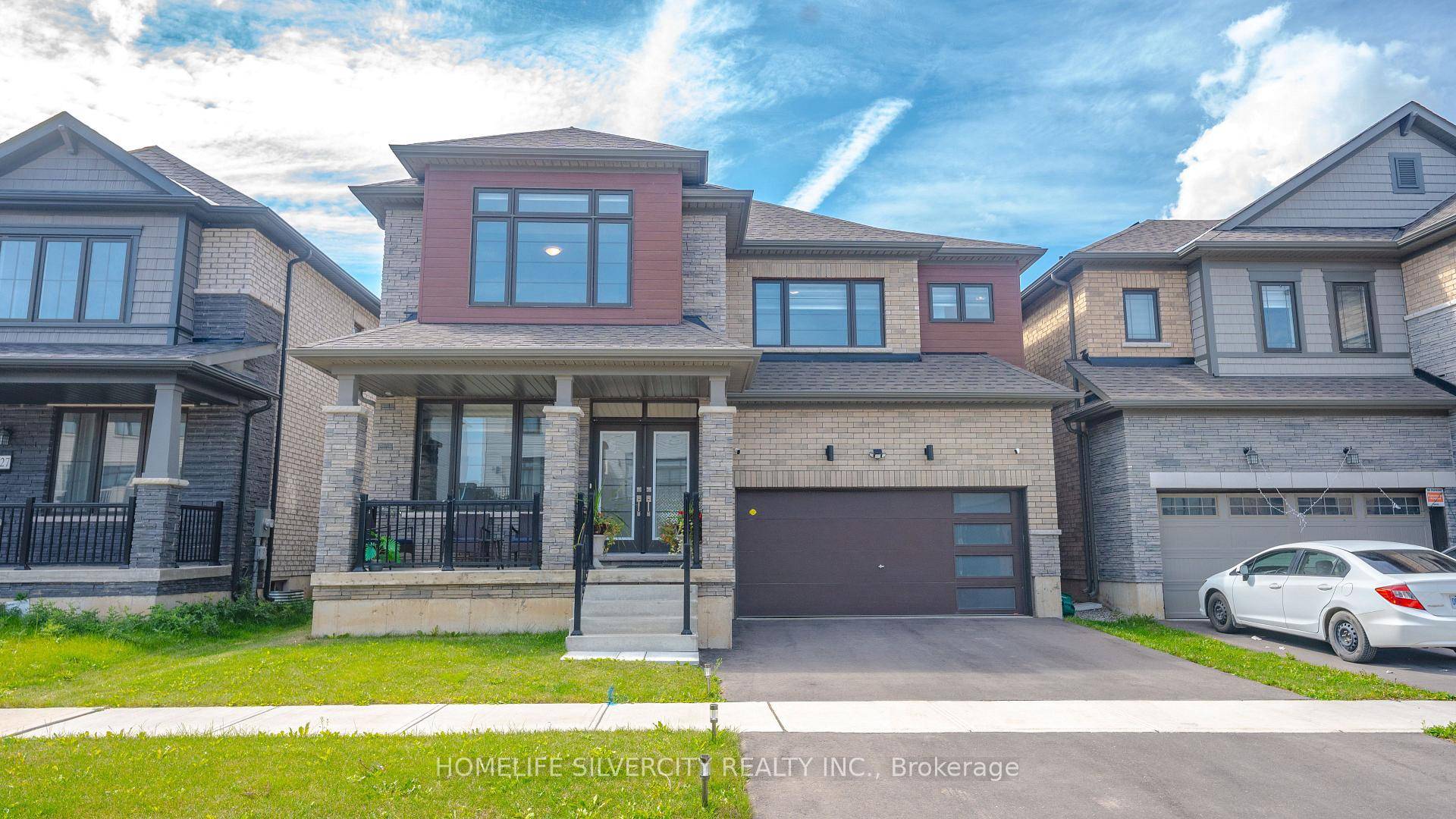 Welcome to this beautiful RAVINE house For Lease with 4 bedrooms Den and 4 Bathroom.