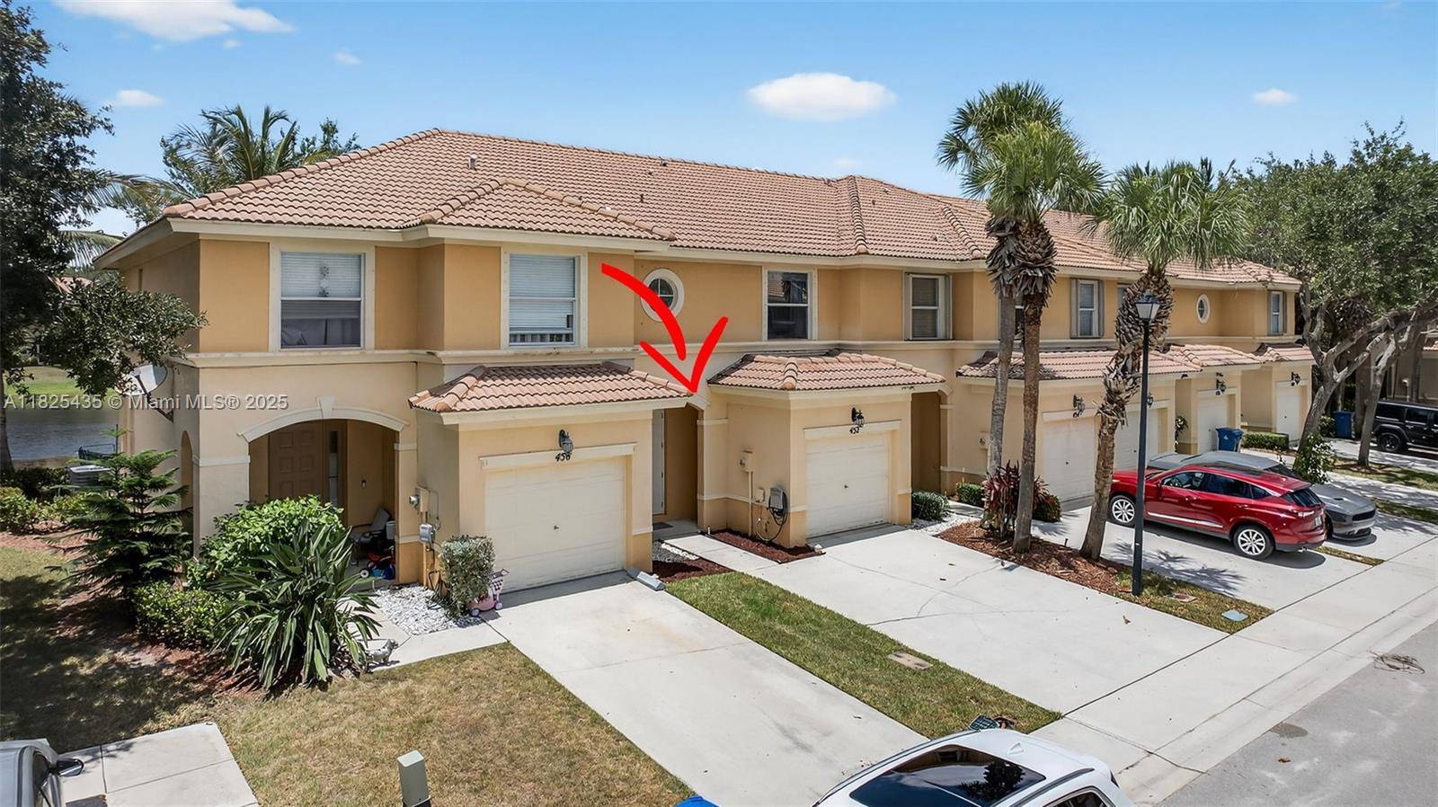 Lovely Lake front TWH, Bright amp ; modern 2 bds, 2.