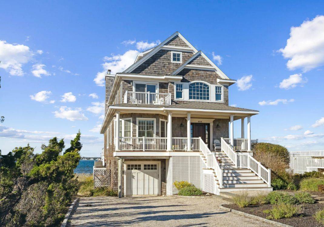 WESTHAMPTON SPECTACULAR BAYFRONT