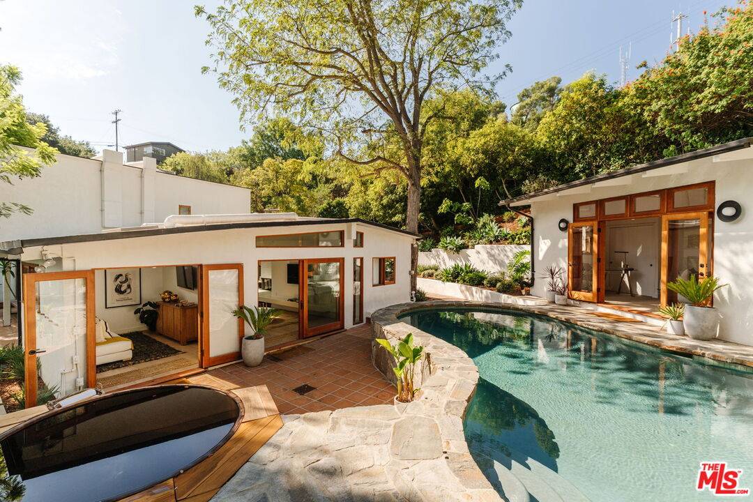 2145 Sunset Crest Dr 3BR Hollywood Hills East La