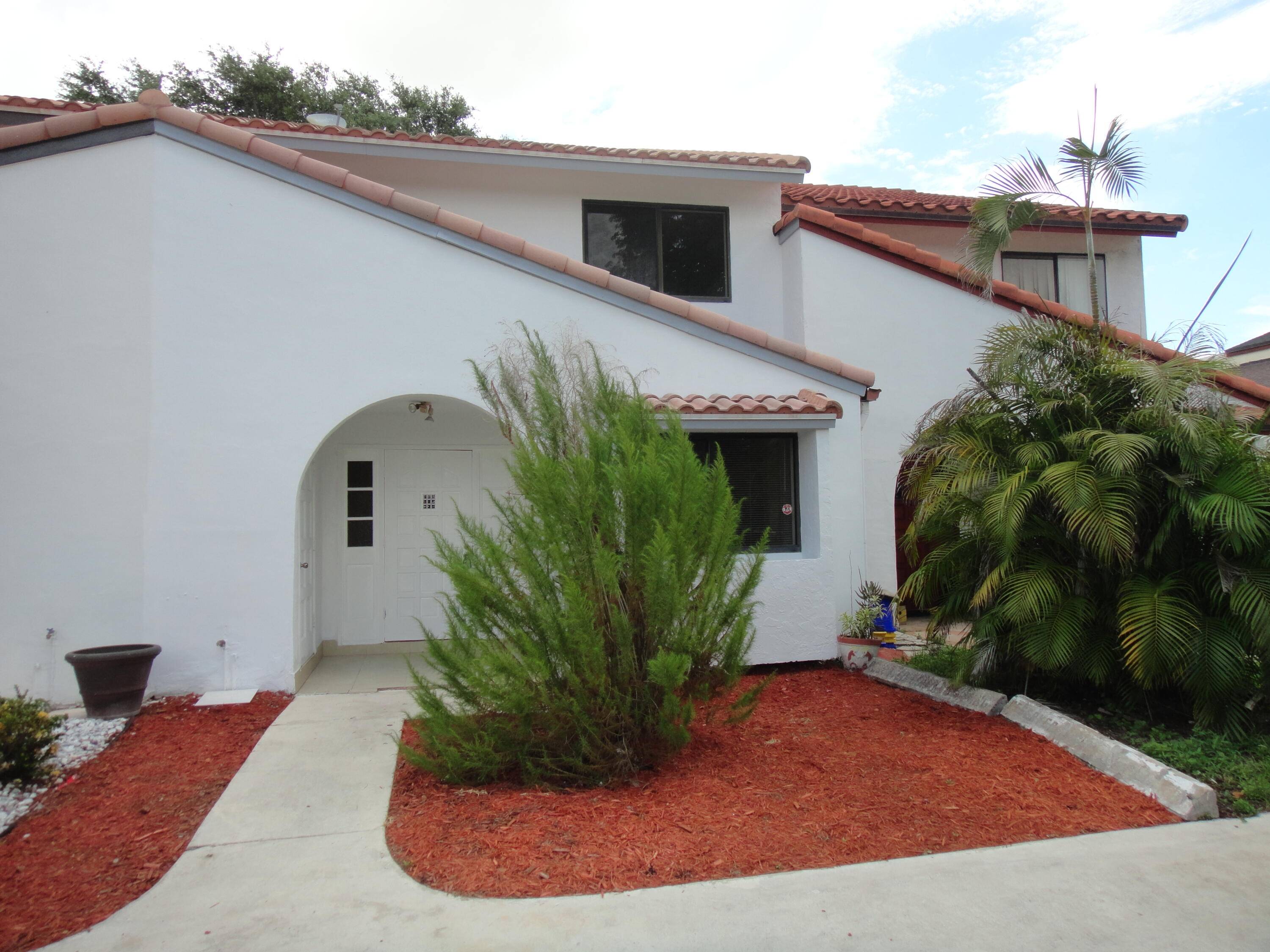 BEAUTIFUL TOWNHOME, 2 MASTER BEDROOMS, NEWER APPLIANCES, FRESHLY PAINTED, FENCED BACKYARD, COVERED SCREENED LARGE BALCONY, BACK CANAL, LOTS OF STORAGE, FRONT IMPACT WINDOWS, KITCHEN HAS BREAKFAST AREAALMOST 1700 SQ.