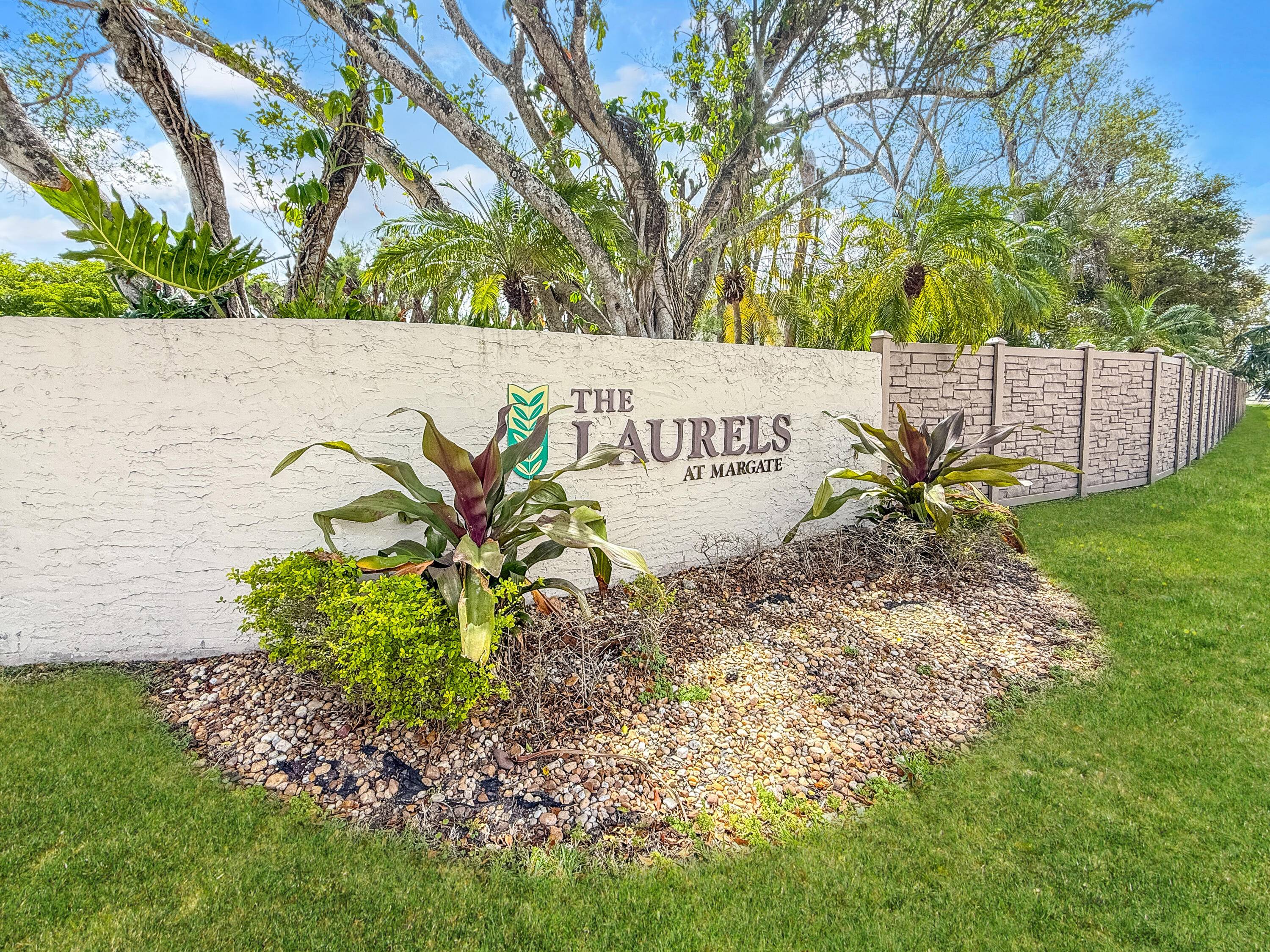 Spacious 2nd floor corner unit in The Laurels at Margate, an all ages community !