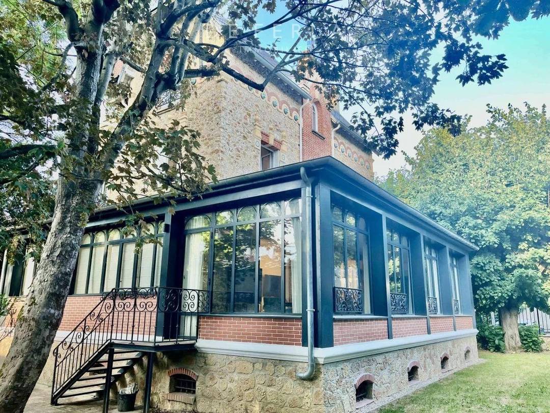 Garches - Triangle d'Or - Renovated 1900 house with full garden