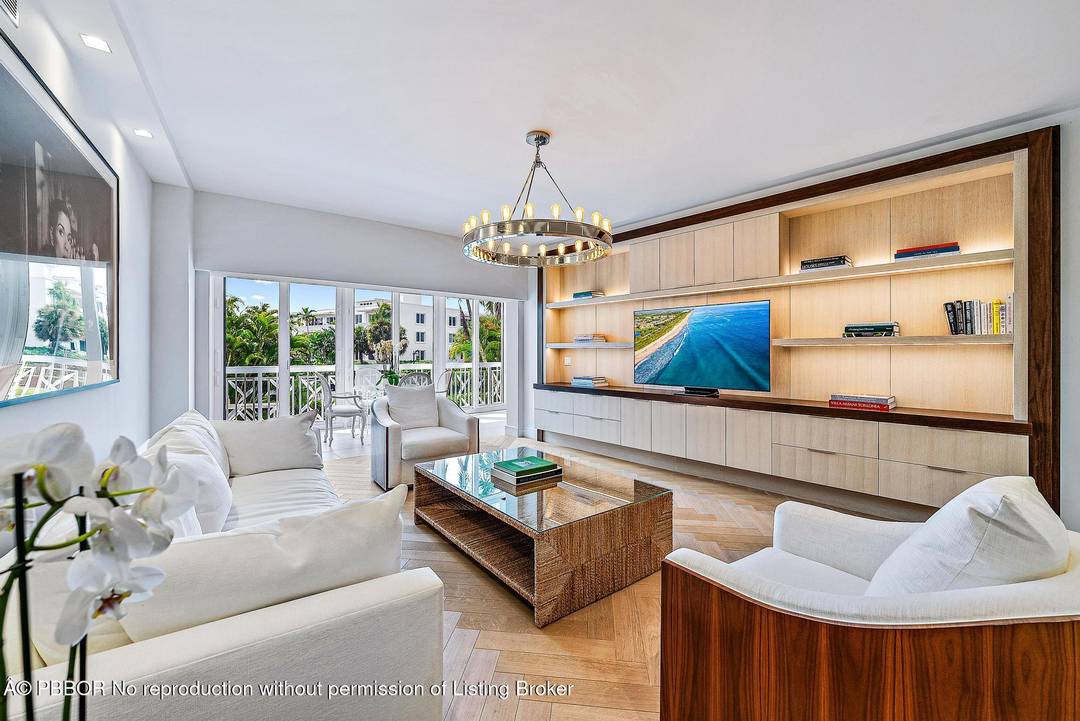 A state of the art, ultra elegant two bedroom, two bathroom residence in the heart of Midtown overlooking the Intracoastal WITH ADDITIONAL DEN OFFICE.