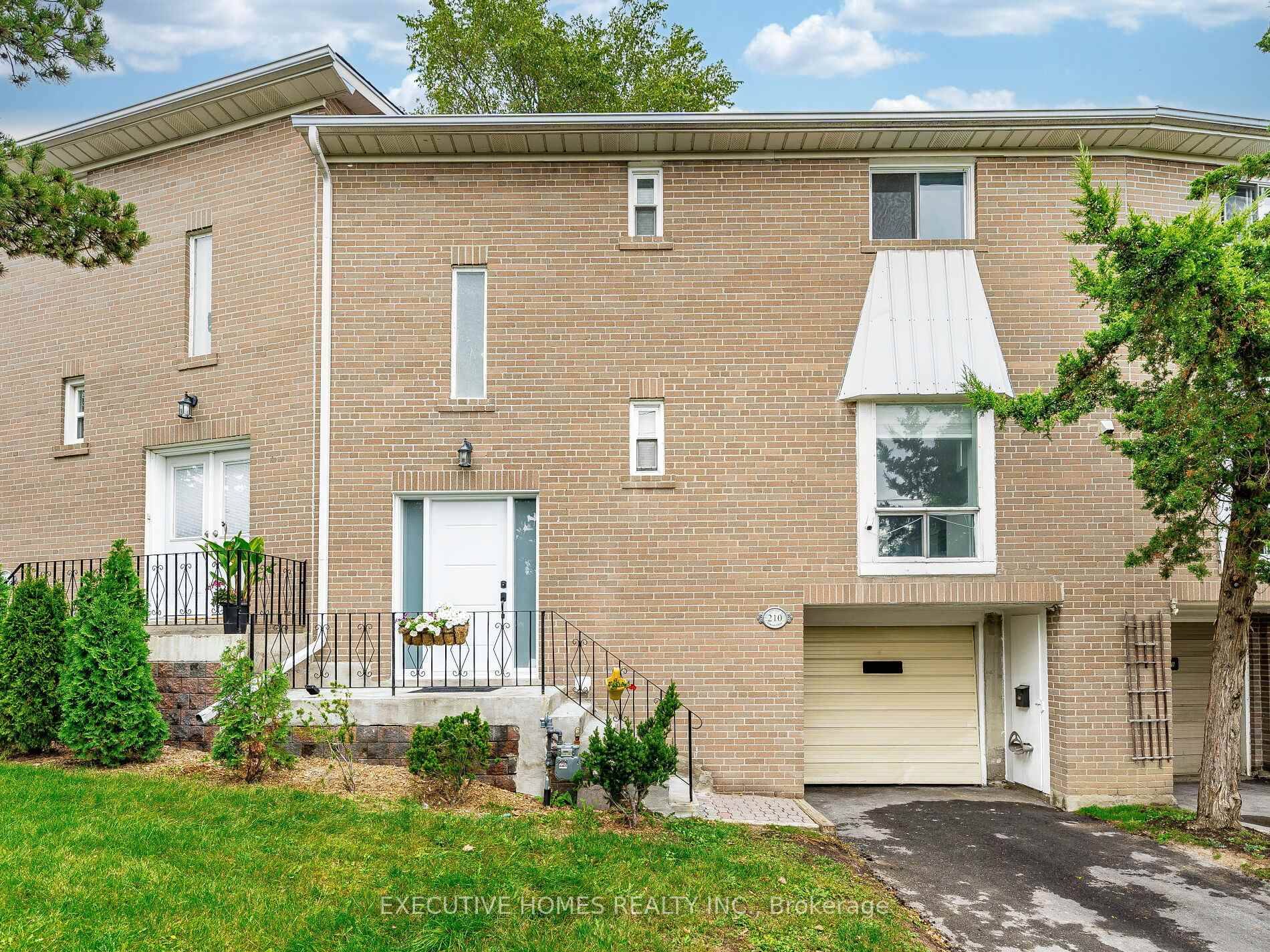 Renovated 3 Bed Townhome with Private Garage, 3 Car Parking amp ; Premium Finishes !