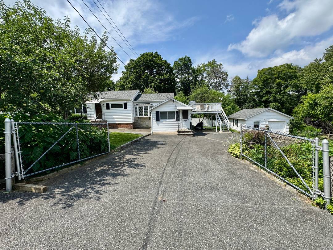 Charming Ranch Home in the Beautiful Lake Community on Candlewood Lake in New Fairfield, CT.