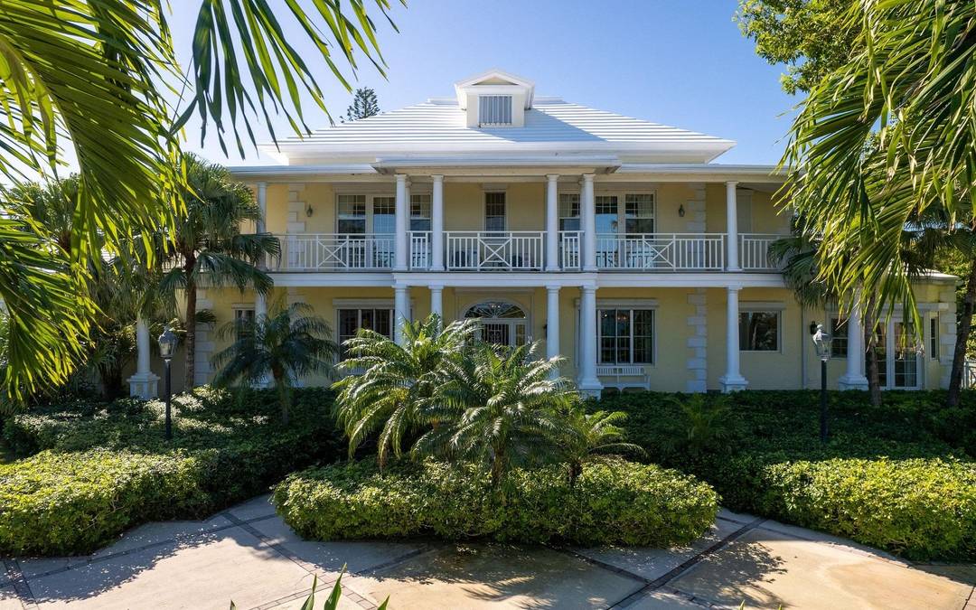 THE COLUMNS, EASTERN ROAD Single Family Home New-Providence