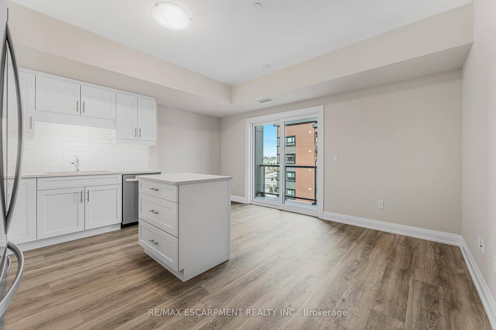 Welcome to Unit 303 at 118 Summersides Blvd a stylish and upgraded 1 bedroom den, 2 bathroom condo in the heart of Fonthill, offering the perfect combination of comfort and ...