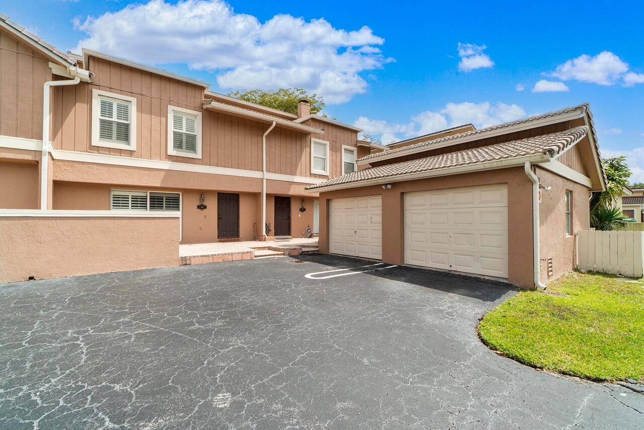 his spacious 3 bedroom, 3 bathroom townhome offers the potential to be converted into a 4 bedroom, providing flexible living arrangements to suit your needs.