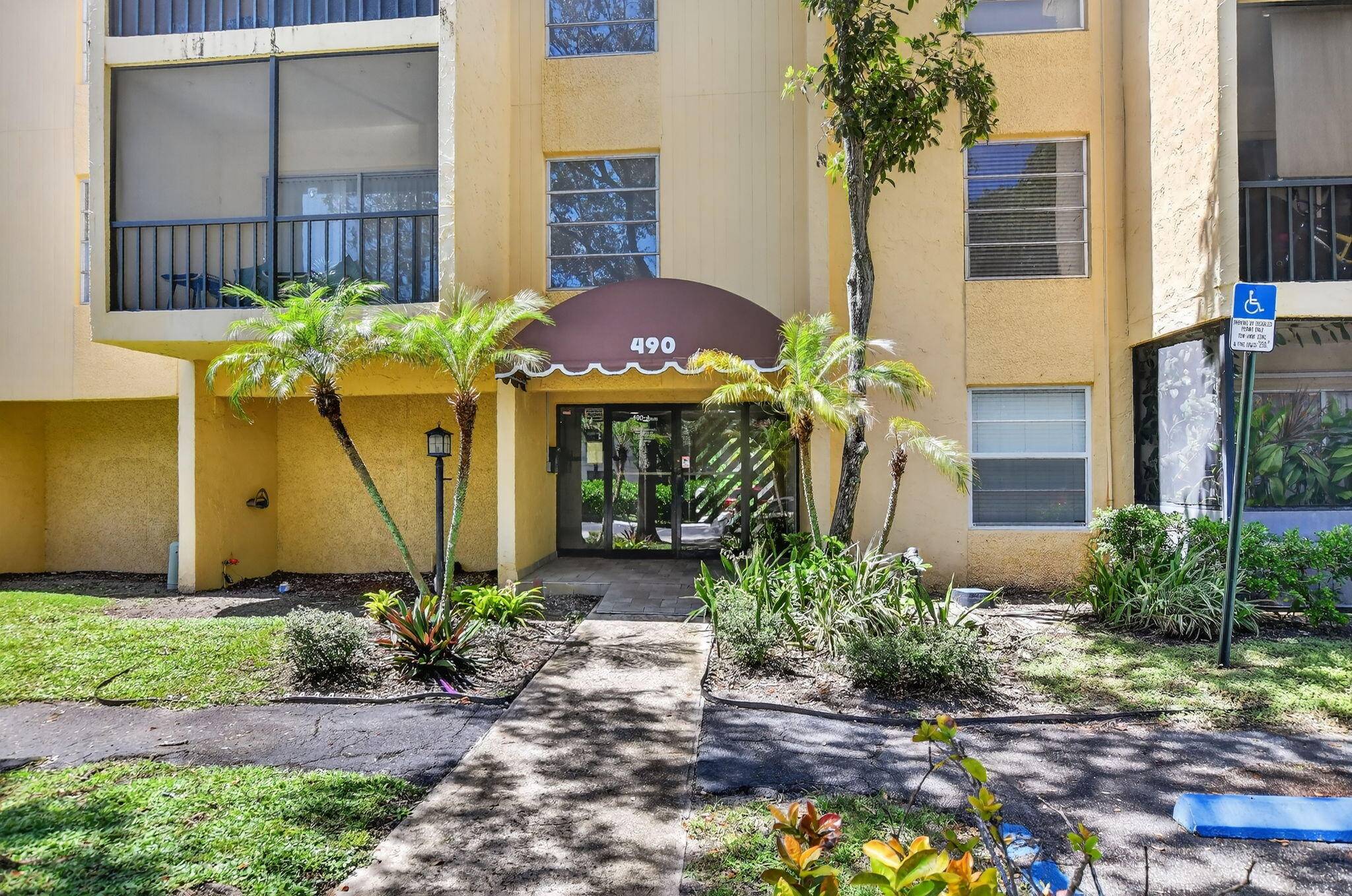 Priced to Sell ! Perfectly Located 2 Bed 2 Bath Condo Near FAU !